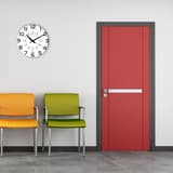 Grande horloge murale silencieuse, Ø 38 cm MAXI POP gris métal UNILUX - Grande horloge murale silencieuse UNILUX MAXI POP gris métal, en situation dans un couloir