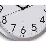 Horloge murale radio-pilotée en aluminium, Ø 30,5 cm move 30 aluminium MAUL - Horloge murale radio-pilotée en aluminium MAUL move 30 aluminium, détail du cadran