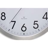 Grande horloge radio-pilotée en aluminium, Ø 40 cm move 40 aluminium MAUL - Grande horloge radio-pilotée en aluminium MAUL move 40 aluminium, détail du cadran