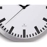 Horloge radio-pilotée à index bâtons, Ø 30,5 cm pilot aluminium MAUL - Horloge radio-pilotée à index bâtons MAUL pilot aluminium, détail du cadran