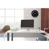 Horloge radio-pilotée, thermomètre et hygromètre drive argent MAUL - Horloge radio-pilotée MAUL drive argent, en situation dans un bureau