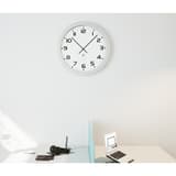 Horloge murale géante à quartz, Ø 60 cm HORGIANT gris métal ALBA - Horloge murale géante à quartz ALBA HORGIANT gris métal, en situation dans un hall
