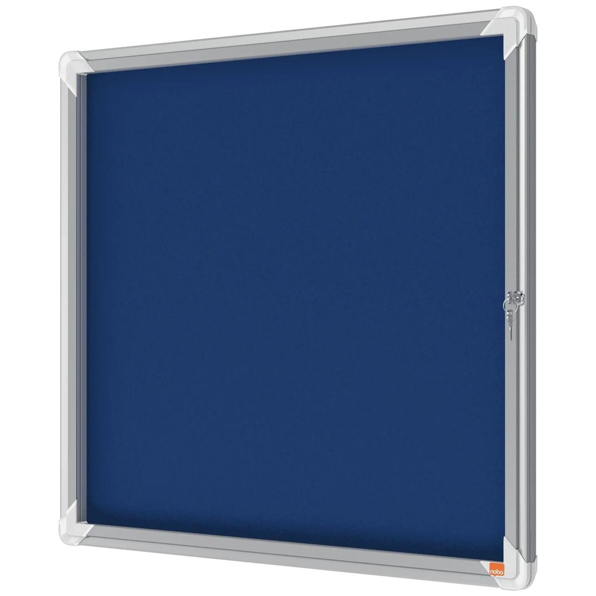 Vitrine d'affichage d'intérieur nobo Premium Plus en feutre bleu 6 x A4, vue de trois quarts