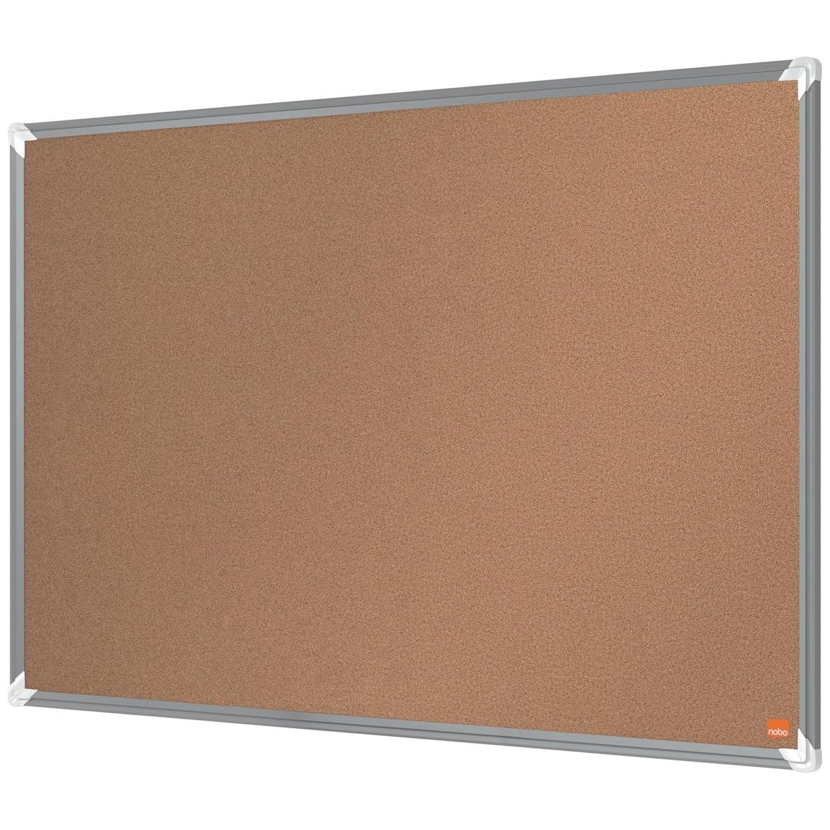 Tableau en liège nobo Premium Plus à cadre aluminium, 900 x 600 mm, de trois quarts