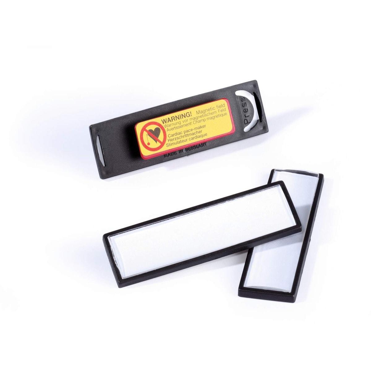 Badge magnétique DURABLE CLIP CARD 67 x 17 mm, vue du badge vide et de son aimant de fixation