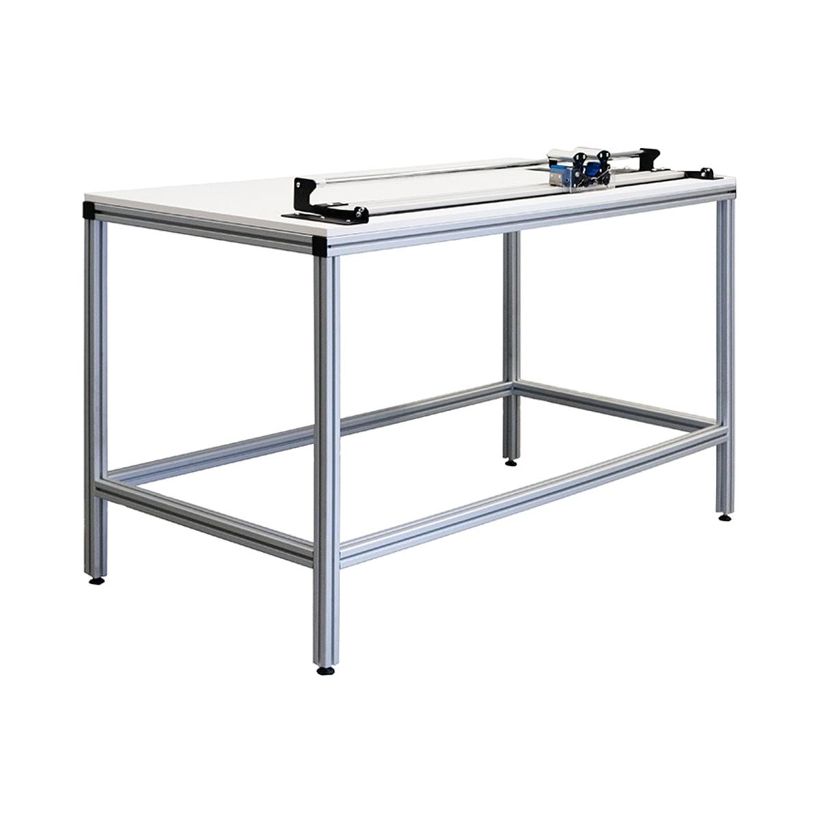 Table NEOLT Q271/TAV pour coupeuse Easy Cut 210, avec le rail posé sur le plateau
